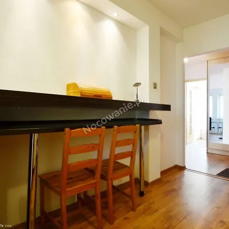 1080 Krolewska 19 - Tanie Pokoje - Samodzielne Zameldowanie - Self Check In Homestay Poznan